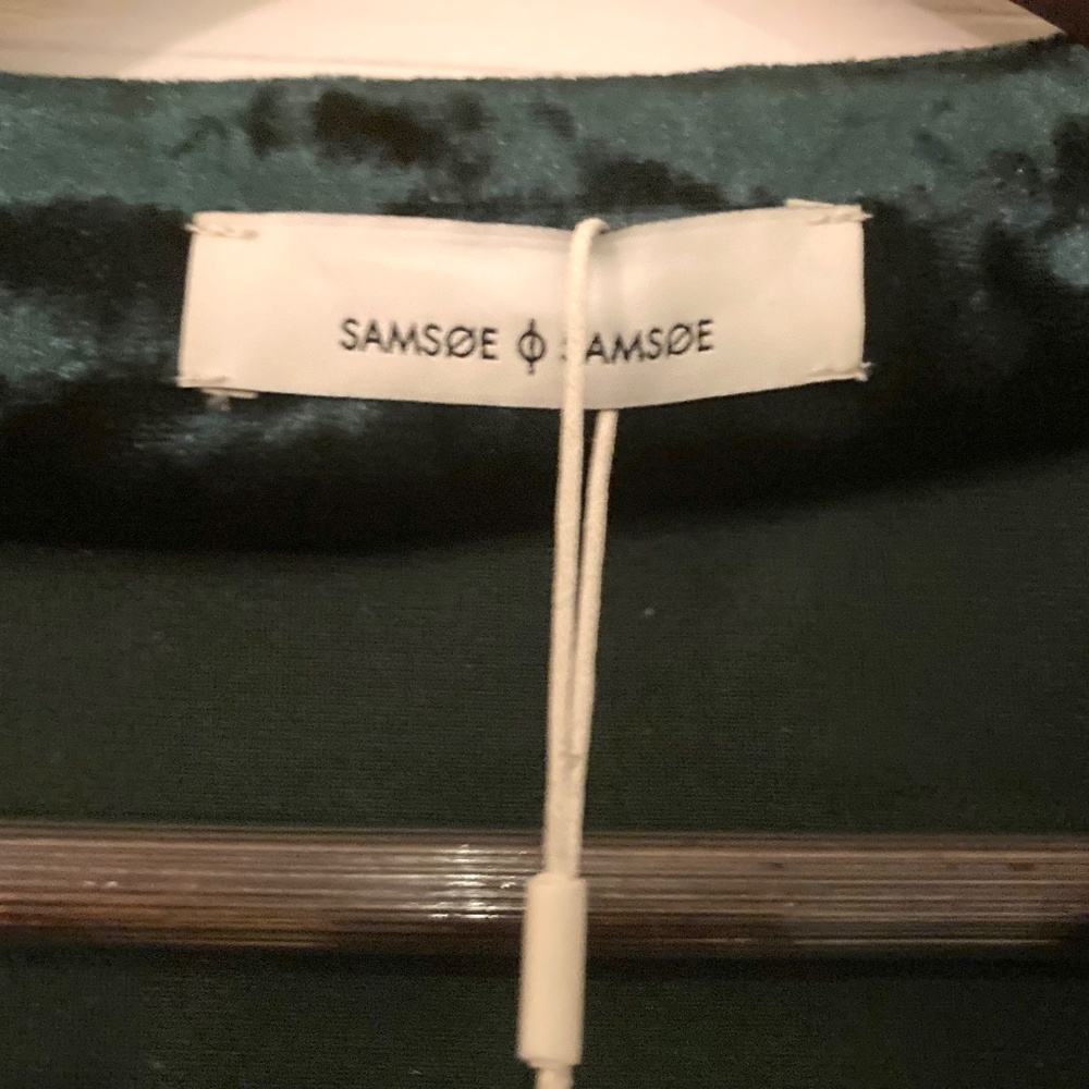SAMSOE NWT Forest Green crushed velvet surplice blouse - Picture 2 of 5